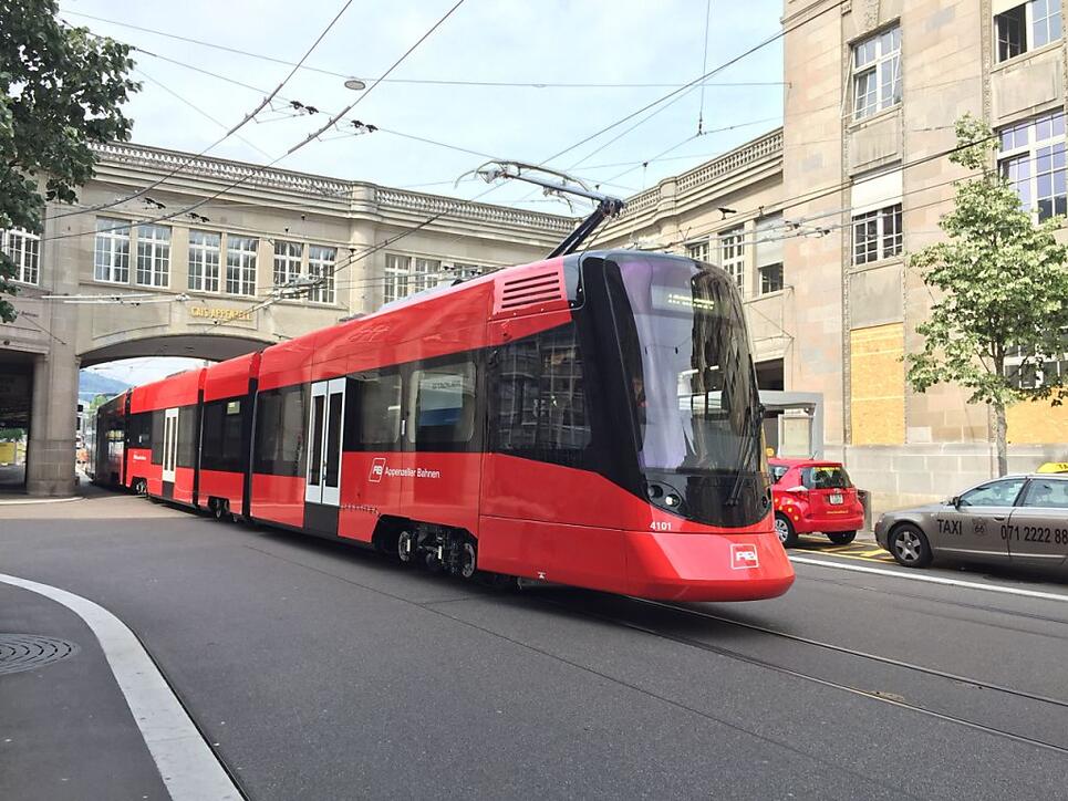 Die neuen Tango-Züge der Appenzeller Bahnen sind zugleich Trams und Überlandzüge.