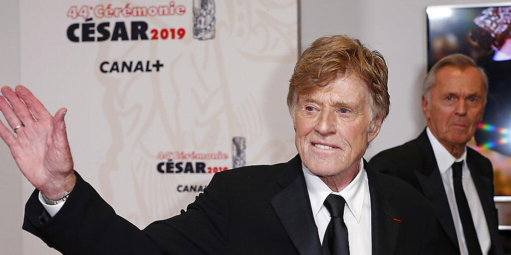 Der Ehren-César wurde am Freitagabend dem amerikanischen Schauspieler und Filmregisseur Robert Redford überreicht. Der Ehren-César wurde am Freitagabend dem amerikanischen Schauspieler und Filmregisseur Robert Redford überreicht.