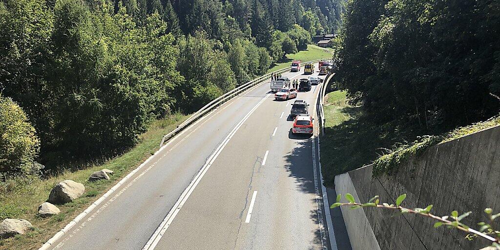 Von der Anhängerbrücke weggeschleudert: Ein 14-jähriger hat am Grossen Sankt Bernhard sein Leben verloren.