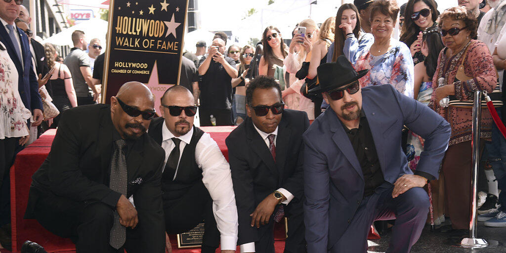Seltene Ehre für eine Hip-Hop-Band in Hollywood: Sen Dog, DJ Muggs, Eric "Bobo" Correa und B-Real (von links nach rechts) von der Band Cypress Hill haben am Donnerstag auf dem Hollywood Boulevard ihren "Walk of Fame"-Stern enthüllt.