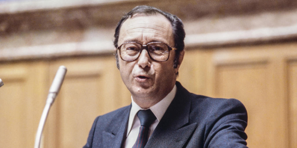 Bundesrat Pierre Aubert im Jahr 1981 am Rednerpult im Bundeshaus in Bern. Bundesrat Pierre Aubert im Jahr 1981 am Rednerpult im Bundeshaus in Bern.