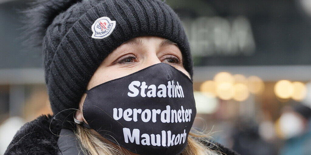 Am soziologischen Institut der Uni Basel wird derzeit die Protestbewegung gegen die Corona-Massnahmen durchleuchtet. Charakteristisch sind unter anderem ein profundes Misstrauen gegen die Regierung sowie eine gewisse Irrationalität trotz höherer Bildung. (Symbolbild)