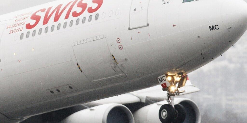 Ein Airbus A340 der Swiss - mit einem Flugzeug dieses Typs ging der dritte und letzte Rückholflug aus Indien in die Schweiz vonstatten. (Archivbild) Ein Airbus A340 der Swiss - mit einem Flugzeug dieses Typs ging der dritte und letzte Rückholflug aus Indien in die Schweiz vonstatten. (Archivbild)