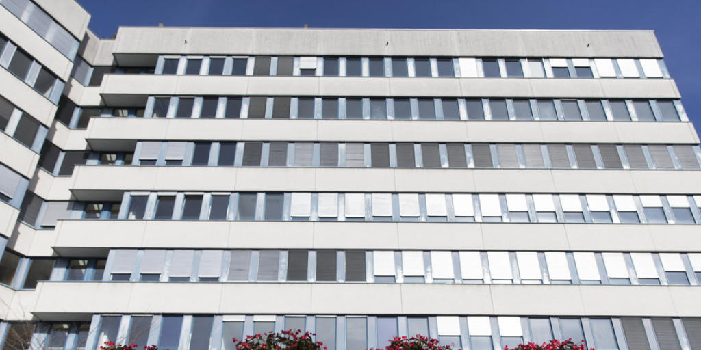 Ende Oktober entschied die Stadt Bern, dem Bund das Zieglerspital als Bundes-Asylzentrum zur Verfügung zu stellen. Mitte 2016 sollen ins mehrstöckige Gebäude 350 Asylsuchende einziehen. Ende Oktober entschied die Stadt Bern, dem Bund das Zieglerspital als Bundes-Asylzentrum zur Verfügung zu stellen. Mitte 2016 sollen ins mehrstöckige Gebäude 350 Asylsuchende einziehen.