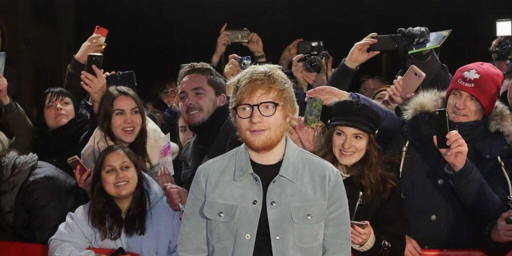 Man sieht es ihm nicht an, aber Singer-Songwriter Ed Sheeran ist der aktuell bestverdienende Musiker der Welt. (Archivbild)