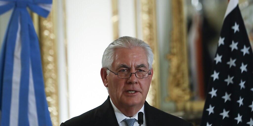 Der US-Aussenminister Rex Tillerson sagte während eines Besuches in Argentinien, dass die USA nunmehr auch Sanktionen gegen Venezuela im Erdölsektor erwägen würden.