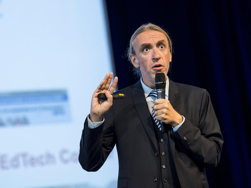 Professor Pierre Vandergheynst: "Um mit den grossen Fortschritten der digitalen Technologie Schritt zu halten, müssen wir sowohl den Lerninhalt als auch die Lernmethode anpassen."