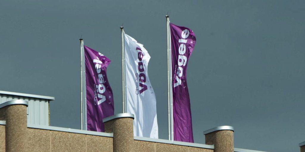 Der Verkauf von Charles Vögele an den italienischen Modehändler OVS hat Konsequenzen beim Personal. Am Hauptsitz in Pfäffikon SZ werden 100 von 320 Mitarbeitern entlassen.