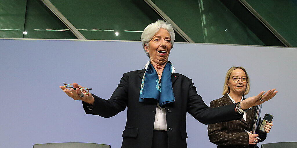 Die neue EZB-Präsidentin Christine Lagarde hat sich gleich nach ihrer ersten Zinssitzung von ihrem Vorgänger Mario Draghi abgesetzt. "Ich werde meinen eigenen Stil haben", sagte Lagarde bei ihrem mit Spannung erwarteten Auftritt in Frankfurt. (Archiv)