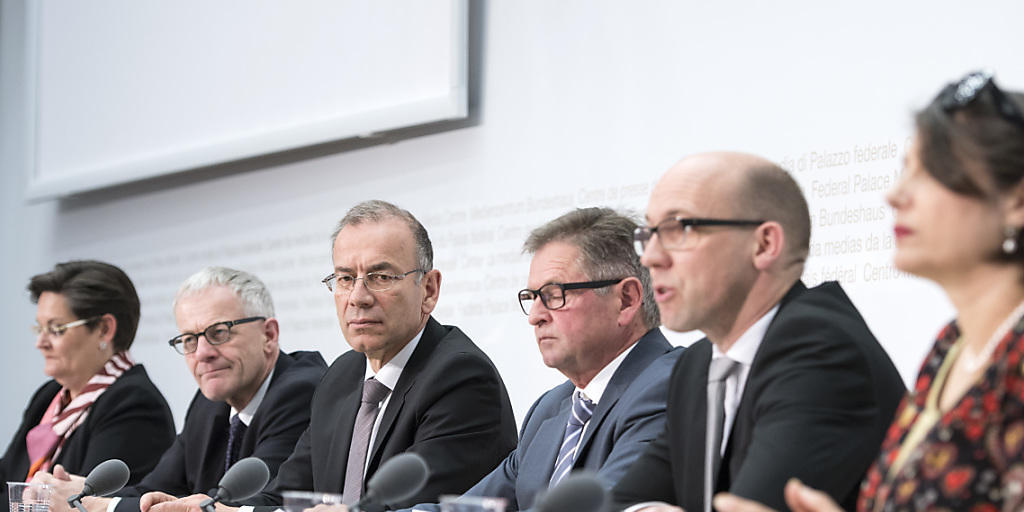 Die Gegner der Initiative "Pro Service Public" warnen vor einem Abbau bei der Grundversorgung. Die Gegner der Initiative "Pro Service Public" warnen vor einem Abbau bei der Grundversorgung.