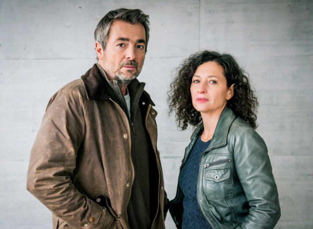 Für eine spektatuläre Premiere im Einsatz: Stefan Gubser und Delia Mayer spielen 2018 im ersten "Tatort", der komplett ohne Schnitt produziert wurde. (SRF) Für eine spektatuläre Premiere im Einsatz: Stefan Gubser und Delia Mayer spielen 2018 im ersten "Tatort", der komplett ohne Schnitt produziert wurde. (SRF)