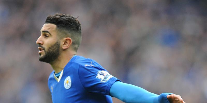 Riyad Mahrez feiert einen Treffer im Trikot des englischen Überraschungsmeisters Leicester City Riyad Mahrez feiert einen Treffer im Trikot des englischen Überraschungsmeisters Leicester City