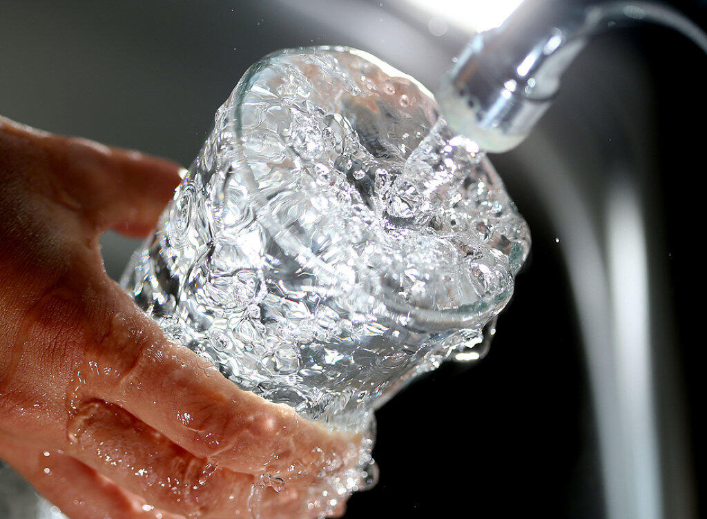 Die Trinkwasser-Initiative ist laut Komitee zustande gekommen. Sie verlangt, dass der Bund nur Bauernbetriebe unterstützt, die ohne Pestizide produzieren und ihren Tieren nicht vorbeugend Antibiotika verabreichen. (Symbolbild) Die Trinkwasser-Initiative ist laut Komitee zustande gekommen. Sie verlangt, dass der Bund nur Bauernbetriebe unterstützt, die ohne Pestizide produzieren und ihren Tieren nicht vorbeugend Antibiotika verabreichen. (Symbolbild)