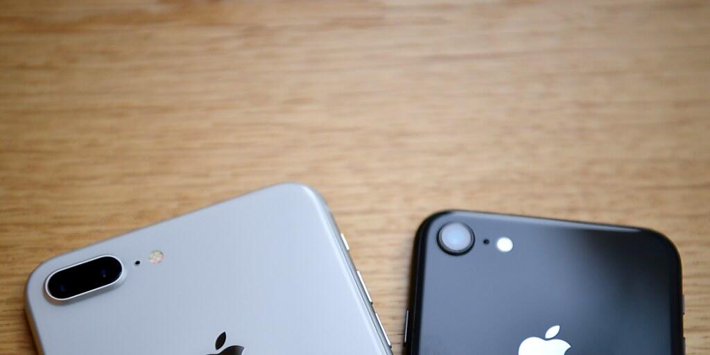 Der Apple-Konzern ist in Frankreich aufgrund der Leistungsdrosselung bei iPhones in den Fokus der Justiz geraten. (Symbolbild)