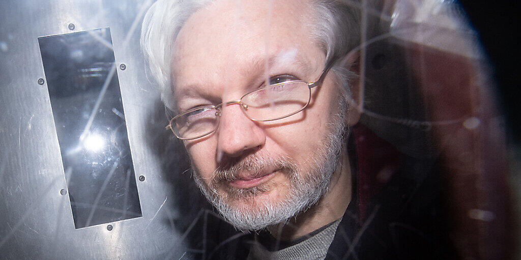 ARCHIV - Wikileaks-Gründer Julian Assange verlässt das Westminster Magistrates Court in London, wo er zu einer Anhörung zum Auslieferungsgesuch der USA erschien. Foto: Dominic Lipinski/PA Wire/dpa ARCHIV - Wikileaks-Gründer Julian Assange verlässt das Westminster Magistrates Court in London, wo er zu einer Anhörung zum Auslieferungsgesuch der USA erschien. Foto: Dominic Lipinski/PA Wire/dpa