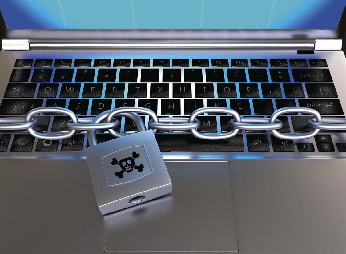 Chain locked Keyboard Computer Chain locked Keyboard Computer