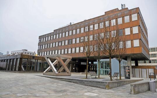 250211 Altes Postgebäude in Vaduz soll neuer Platz werden für