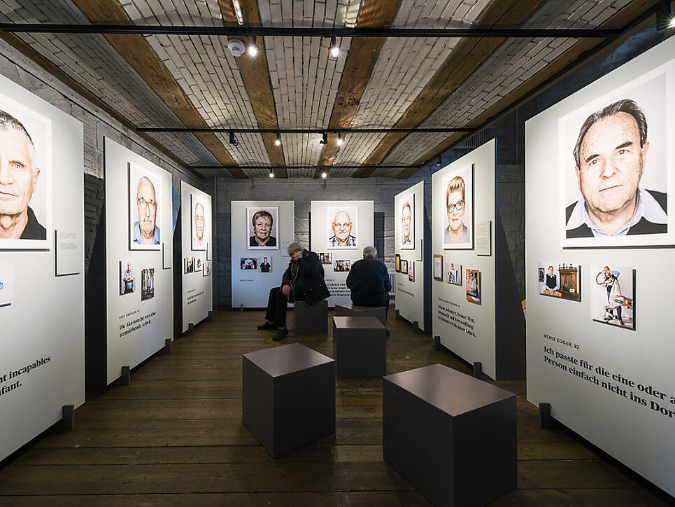 Eine Ausstellung in Bern hat den Opfern fürsorgerischer Zwangsmassnahmen ein Gesicht gegeben. 8000 Betroffene haben ein Gesuch für einen Solidaritätsbeitrag gestellt. (Archivbild)