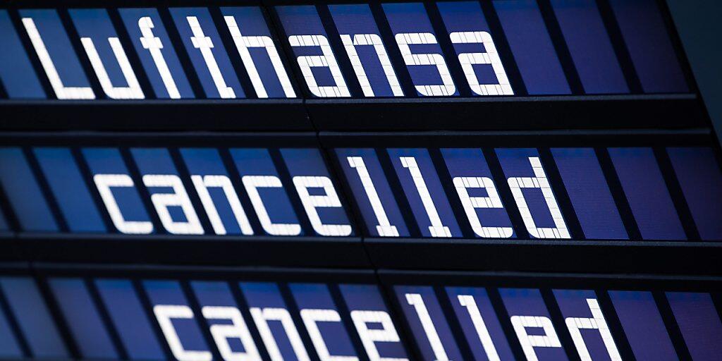 Lufthansa streicht wegen Software-Panne bei Flugsicherung Flüge in Deutschland. (Archiv)