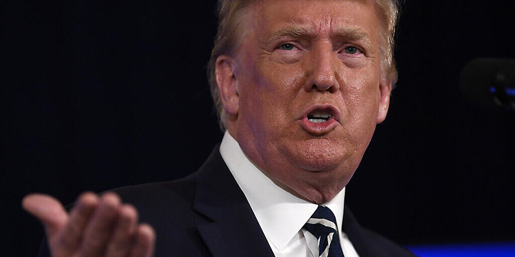 Donald Trump, Präsident der USA, spricht im Trump National Golf Club Bedminster. Foto: Susan Walsh/AP/dpa Donald Trump, Präsident der USA, spricht im Trump National Golf Club Bedminster. Foto: Susan Walsh/AP/dpa