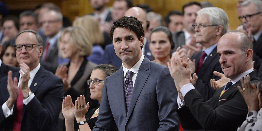 Kanadas Premierminister Justin Trudeau bat die Schwulen und Lesben des Landes am Dienstag offiziell für die jahrzehntelange Diskriminierung durch den Staat um Entschuldigung.