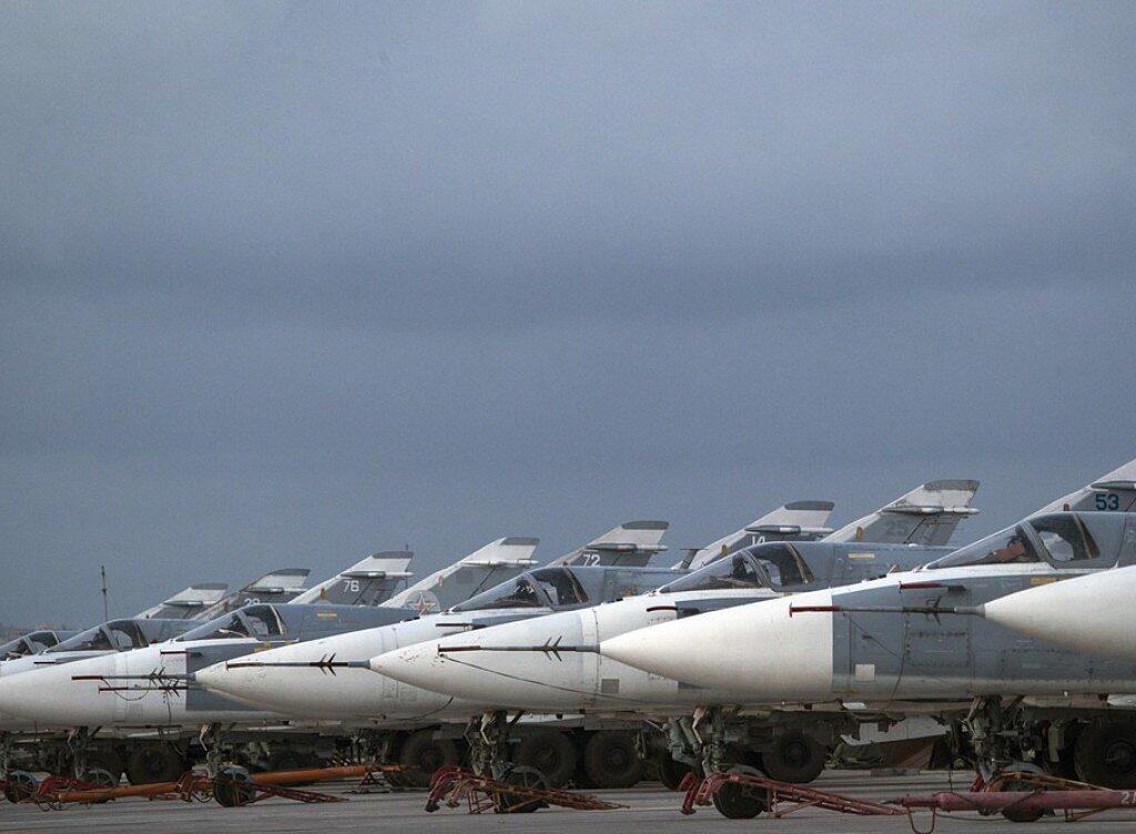Russische Kampfflugzeuge auf der Hemeimeem Air Base in Syrien. (Archivbild) Russische Kampfflugzeuge auf der Hemeimeem Air Base in Syrien. (Archivbild)