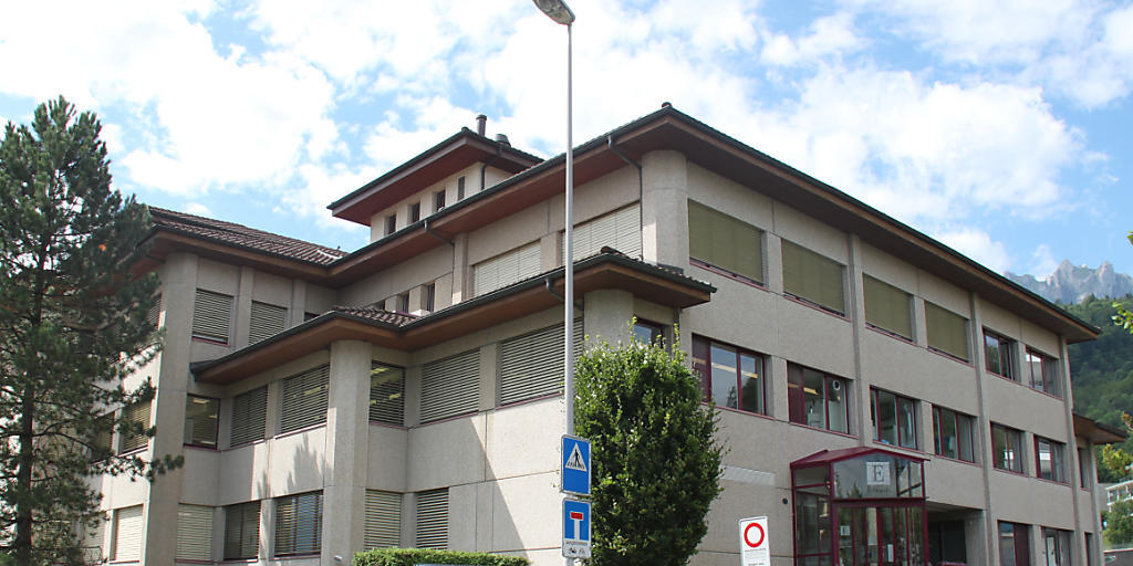 Das US-Medizinaltechnikunternehmen Edward Lifesciences will seinen Standort im luzernischen Horw in Etappen bis Mitte des Jahres 2018 schliessen, die Mehrheit der 250 Mitarbeitenden soll dabei die Firma bis Ende Januar 2018 verlassen.