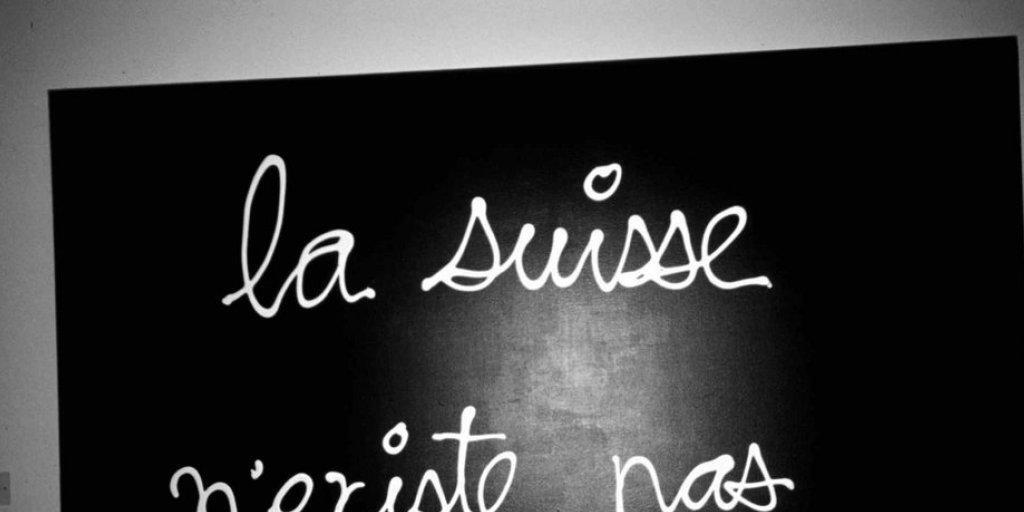 "La Suisse n'existe pas" von Ben Vautier während der Ausstellung "Visionäre Schweiz", die vom 31. Oktober 1991 bis 26. Januar 1992 im Zürcher Kunsthaus zu sehen war. (Archiv)