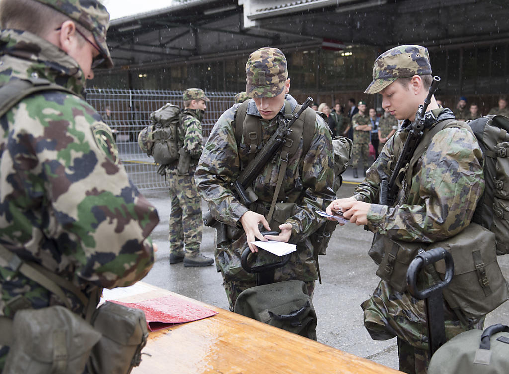 Am Informationstag der Schweizer Armee in Burgdorf konnten sich geladene Gäste etwa über die künftige Mobilmachung ein Bild machen. Am Informationstag der Schweizer Armee in Burgdorf konnten sich geladene Gäste etwa über die künftige Mobilmachung ein Bild machen.