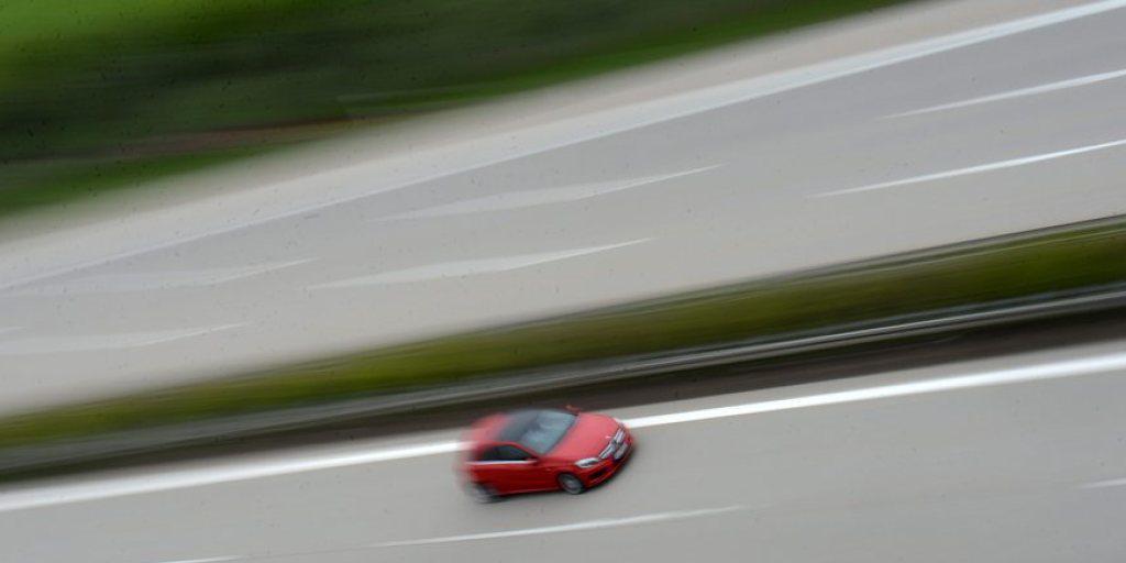 Schnell unterwegs auf der deutschen Autobahn. (Symbolbild) Schnell unterwegs auf der deutschen Autobahn. (Symbolbild)