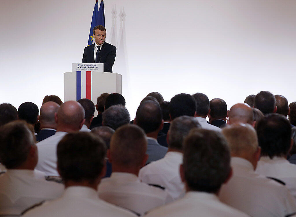 Präsident Macron hielt anlässlich der Abstimmung über das neue Anti-Terror-Gesetz vor Repräsentanten der Sicherheitskräfte eine Rede zur inneren Sicherheit. Präsident Macron hielt anlässlich der Abstimmung über das neue Anti-Terror-Gesetz vor Repräsentanten der Sicherheitskräfte eine Rede zur inneren Sicherheit.