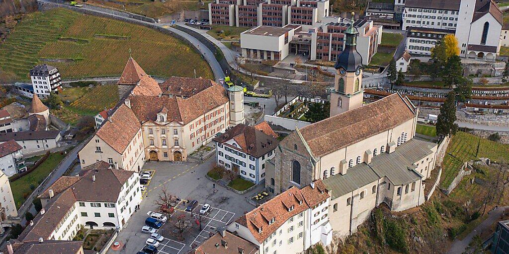 Die 22 Domherren des Bistums Chur versammelten sich am Montag auf dem bischöflichen Hof in Chur, um einen neuen Bischof zu wählen. (KEYSTONE/Eddy Risch) Geo-Information: Schweiz/Chur Quelle: