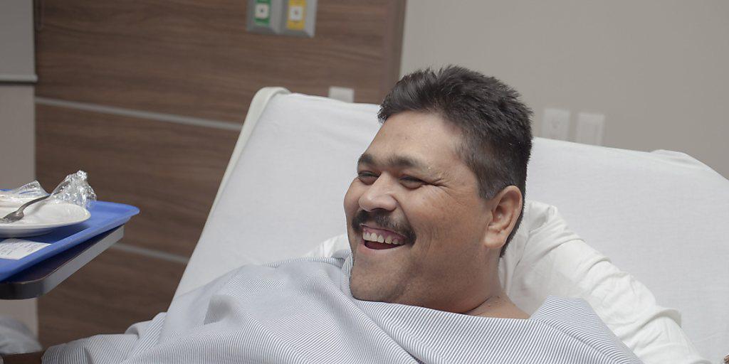 Andrés Moreno vor seiner Magenverkleinerungs-Operation im vergangenen Oktober: Der einst schwerste Mann der Welt starb an Weihnachten an einem Herzinfarkt. Er wurde 38 Jahre alt. (Archivbild) Andrés Moreno vor seiner Magenverkleinerungs-Operation im vergangenen Oktober: Der einst schwerste Mann der Welt starb an Weihnachten an einem Herzinfarkt. Er wurde 38 Jahre alt. (Archivbild)