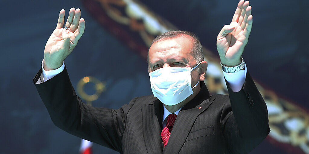 Die türkische Wirtschaft leidet unter der Corona-Pandemie: Präsident Recep Erdogan mit einer Maske (Bild von vergangener Woche). Die türkische Wirtschaft leidet unter der Corona-Pandemie: Präsident Recep Erdogan mit einer Maske (Bild von vergangener Woche).