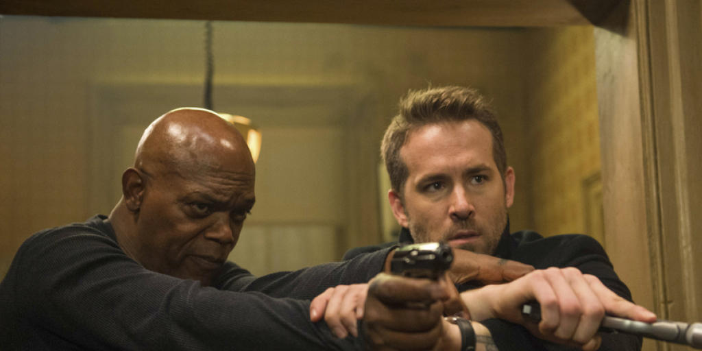 Samuel L. Jackson (l) und Ryan Reynolds spielen in "The Hitman's Bodyguard". Der Film machte am Wochenende vom 1. bis 3. September 2017 das Rennen bei den US-Kinocharts. (Archiv)