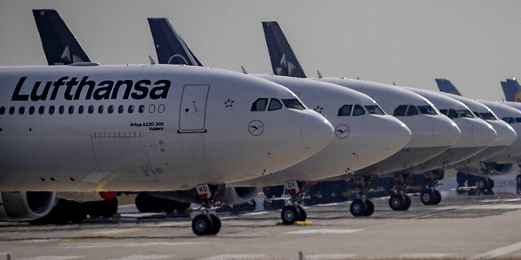 Die deutsche Fluggesellschaft Lufthansa wird bis Ende Jahr 29'000 Stellen abgebaut haben. (Archivbild) Die deutsche Fluggesellschaft Lufthansa wird bis Ende Jahr 29'000 Stellen abgebaut haben. (Archivbild)
