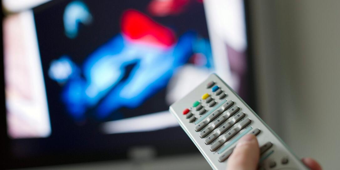 FERNSEHGERAET, FERNSEHER, TV, FERNBEDIENUNG,