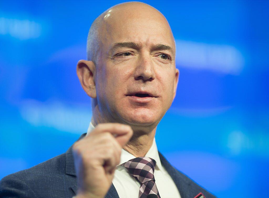 Amazon-Chef Jeff Bezos (Bild) hat dem Microsoft-Gründer Bill Gates den Rang als reichster Mensch der Welt abgelaufen. (Archivbild)
