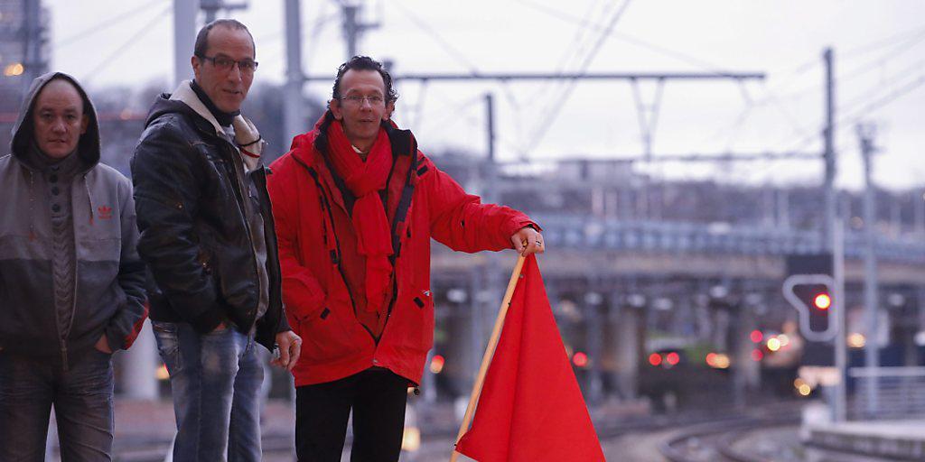 Streikende Bahnmitarbeiter auf dem Bahnhof von Lüttich Streikende Bahnmitarbeiter auf dem Bahnhof von Lüttich