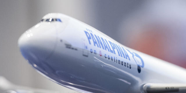 Flugzeugmodell mit dem Logo des Logistikkonzerns Panalpina (Archiv)