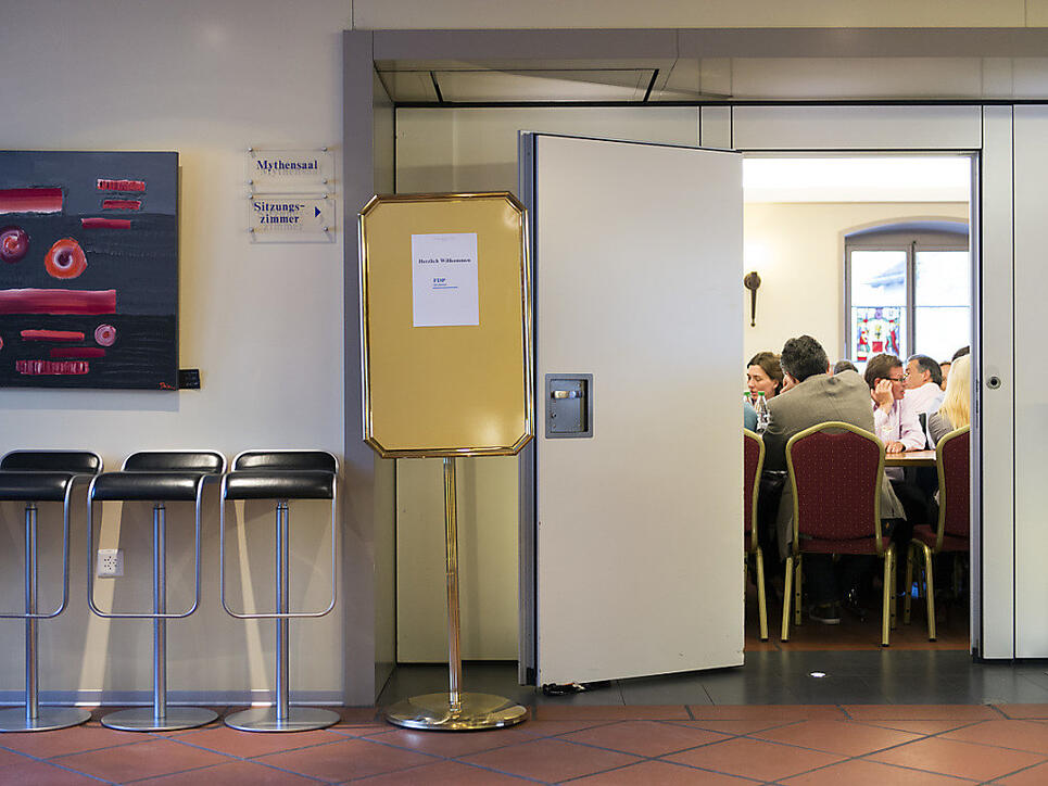 Mehr Einblick in die Finanzierung der Politik im Kanton Schwyz: Stimmvolk heisst Transparenz-Initiative gut. (Symbolbild)