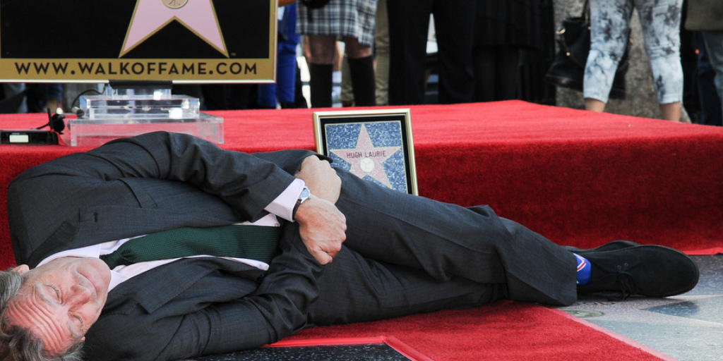 Bei der Enthüllung seines Sterns auf dem "Walk of Fame" zeigte sich der britische Schauspieler Hugh Laurie von seiner lustigen Seite.