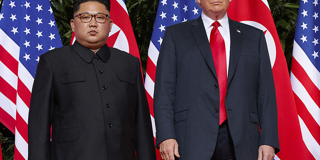 Nordkoreas Machthaber Kim Jong Un bei einem Treffen mit US-Präsident Donald Trump in Singapur 2018. (Archivbild)