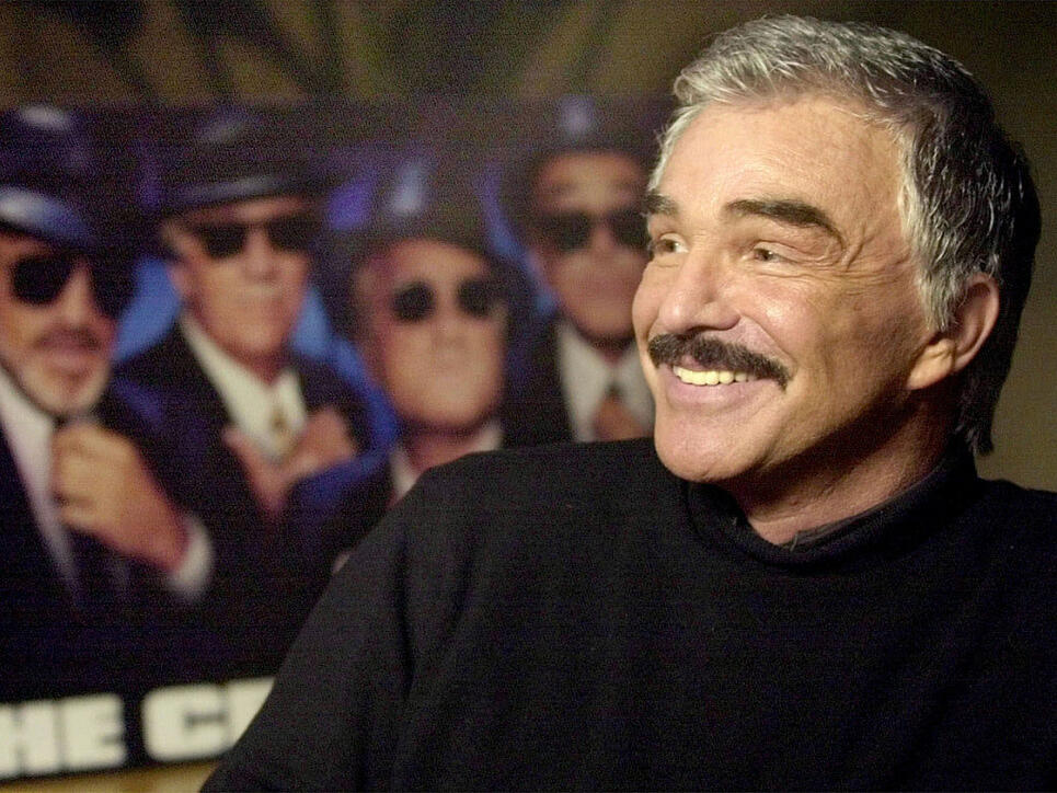 Burt Reynolds spielte unter anderem in der Westernserie "Rauchende Colts". Für Arnold Schwarzenegger war er ein Held. (Archivbild aus dem Jahr 2000)