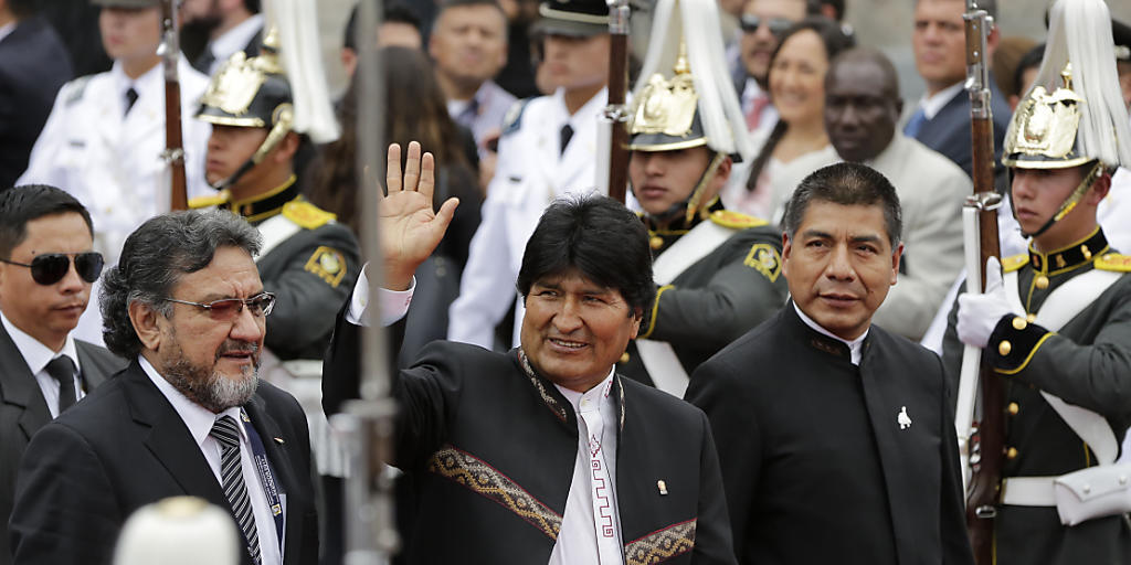 Boliviens Präsident Evo Morales treibt den Bau einer Bahnstrecke in Südamerika voran. (Archivbild)