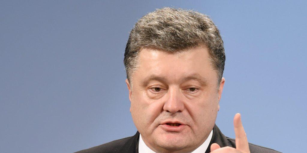 Staatschef Poroschenko ist mit einem
Vermögen von umgerechnet fast einer Milliarde Franken der viertreichste Mann der Ukraine - nach drei Oligarchen. Der monatliche Mindestlohn liegt bei 56 Franken. (Archivbild) Staatschef Poroschenko ist mit einem
Vermögen von umgerechnet fast einer Milliarde Franken der viertreichste Mann der Ukraine - nach drei Oligarchen. Der monatliche Mindestlohn liegt bei 56 Franken. (Archivbild)