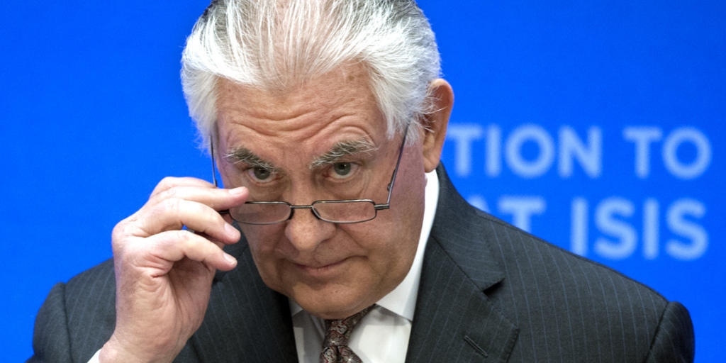 Geschäftlich hatte er in Moskau schon öfter zu tun - nun reist Rex Tillerson zum ersten Mal als US-Aussenminister in die russische Hauptstadt. (in einer Aufnahme anlässlich des Treffens der Anti-IS-Koalition am 22. März im Aussenministerium in Washington)