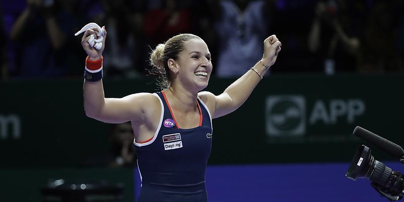 Die Slowakin Dominika Cibulkova freut sich über ihren ersten Titel an den WTA Finals