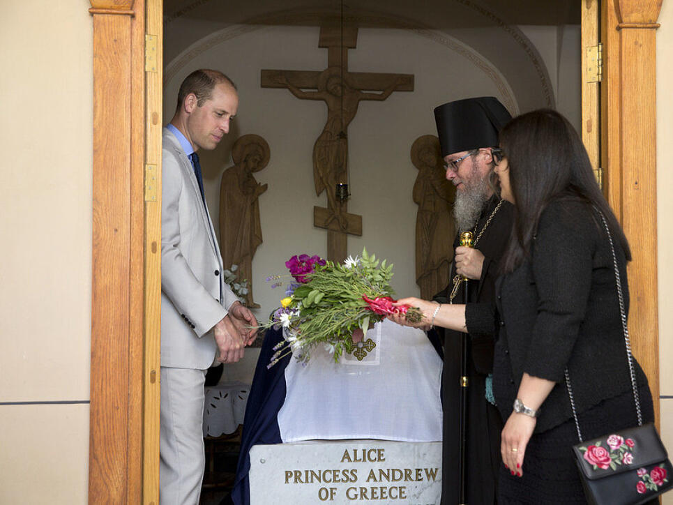 Der britische Prinz William hat während seines historischen Besuchs im Heiligen Land die Altstadt von Jerusalem und das Grab seiner Urgrossmutter Alice im Ostteil der Stadt besucht. Es ist der erste offizielle Besuch eines Mitgliedes der britischen Königsfamilie im Heiligen Land seit der israelischen Staatsgründung vor 70 Jahren.