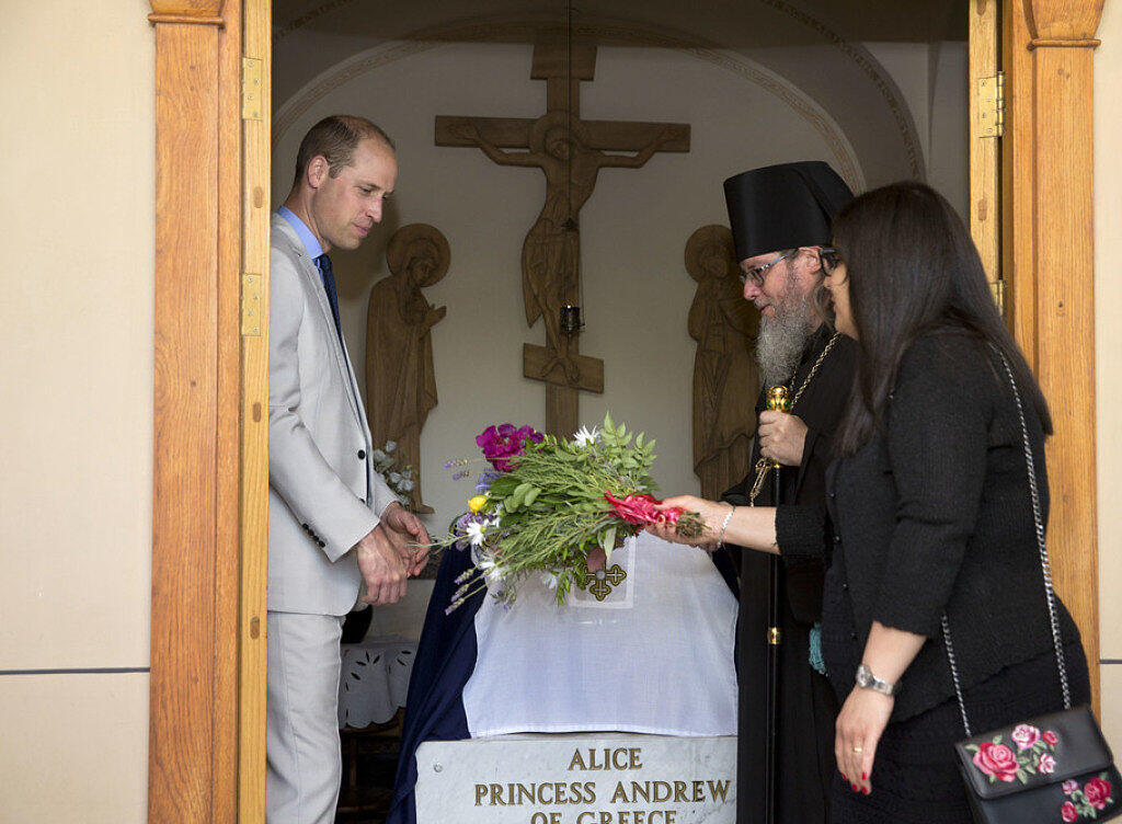 Der britische Prinz William hat während seines historischen Besuchs im Heiligen Land die Altstadt von Jerusalem und das Grab seiner Urgrossmutter Alice im Ostteil der Stadt besucht. Es ist der erste offizielle Besuch eines Mitgliedes der britischen Königsfamilie im Heiligen Land seit der israelischen Staatsgründung vor 70 Jahren. Der britische Prinz William hat während seines historischen Besuchs im Heiligen Land die Altstadt von Jerusalem und das Grab seiner Urgrossmutter Alice im Ostteil der Stadt besucht. Es ist der erste offizielle Besuch eines Mitgliedes der britischen Königsfamilie im Heiligen Land seit der israelischen Staatsgründung vor 70 Jahren.